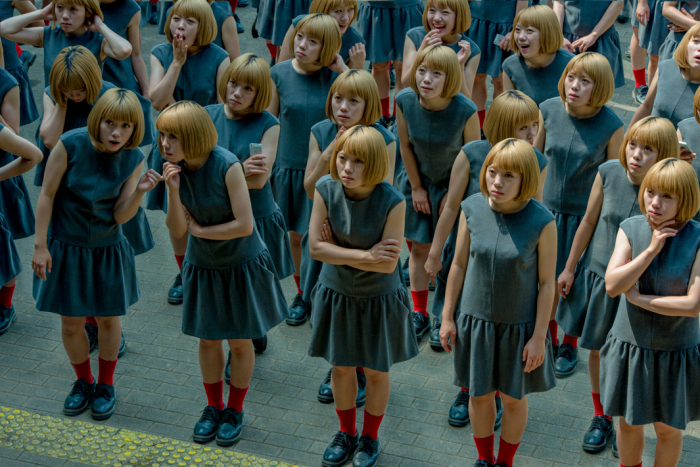 Толпа. Фото-проект «Monodramatic». Автор фото: Daisuke Takakura.