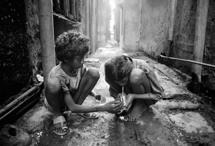 Бездомные дети Бомбея. Автор фото: Дарио Митидиери (Dario Mitidieri).