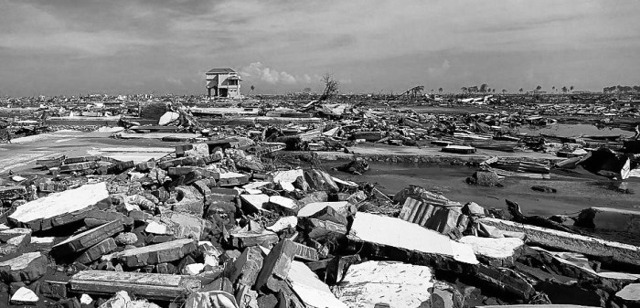 Последствия цунами в Индонезии. Автор фото: Дарио Митидиери (Dario Mitidieri). 