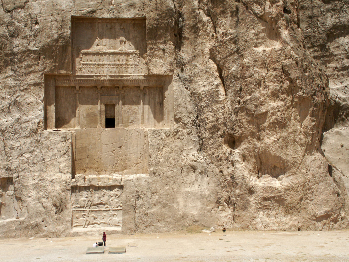 Гробница Дария Великого в Накш-э-Рустаме, около 490 года до н. э. \ Фото: ar.wikipedia.org.