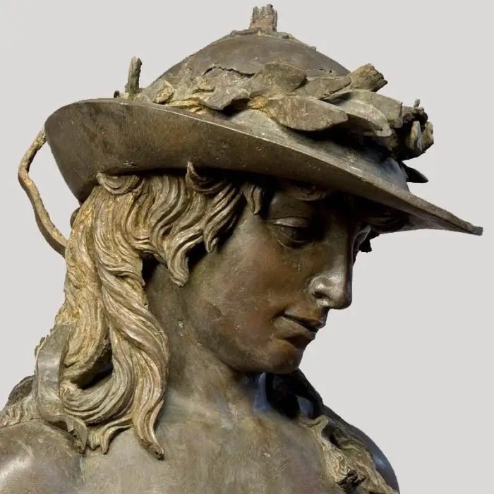 Деталь бронзового Давида работы Донателло, 1430-40 годы.