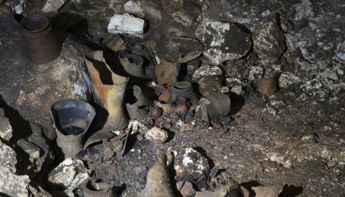 Доколумбовы артефакты находятся в пещере на развалинах майя в Чичен-Ице, Юкатан, Мексика. \ Фото: nationalgeographic.com.