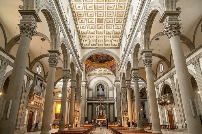 Базилика Святого Лаврентия — одна из самых больших и старейших церквей Флоренции, Италия. \ Фото: fr.m.wikipedia.org.