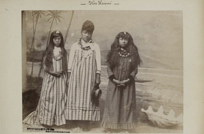 Так выглядели гавайские девушки в конце XIX века. \ Фото: i.pinimg.com.