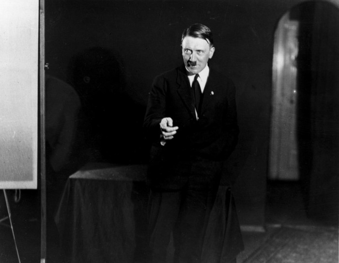 Редкие кадры Гитлера во время репетиций. Автор фото: Генрих Гофман (Heinrich Hoffmann).