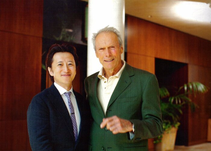 Хирохико Араки и Клинт Иствуд. \ Фото: twitter.com.
