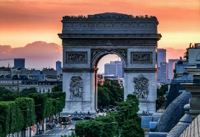 Триумфальная арка наши дни. \ Фото: google.com.