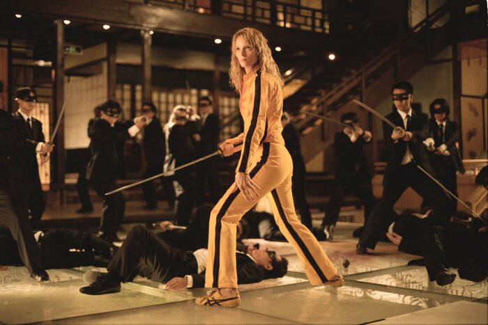 Ума Турман: Кадр из фильма «Убить Билла» и её жёлто-чёрные кроссовки Asics. \ Фото: nzherald.co.nz.