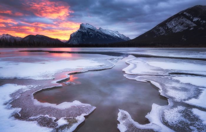 Озёра Вермилион в национальном парке Банф, Канада. Автор: Jack Bolshaw и Marta Kulesza.
