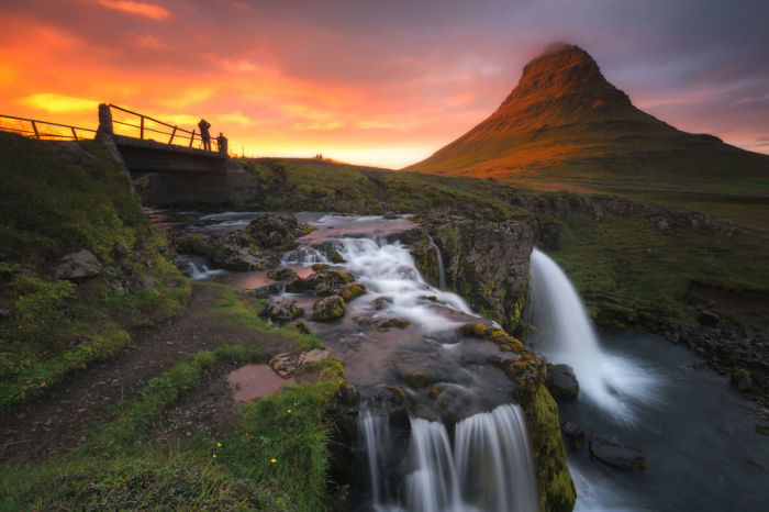 Гора Киркюфелл и Киркюфельфосс, Исландия. Автор: Jack Bolshaw и Marta Kulesza.