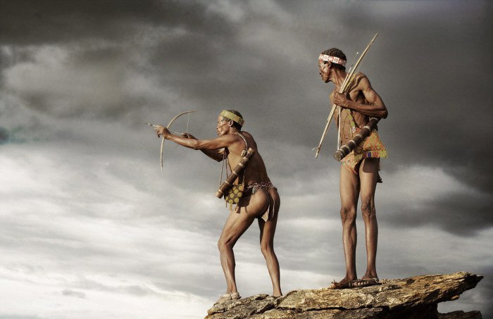 Бесстрашные охотники из народа сан. Автор фото: Jack Somerville.