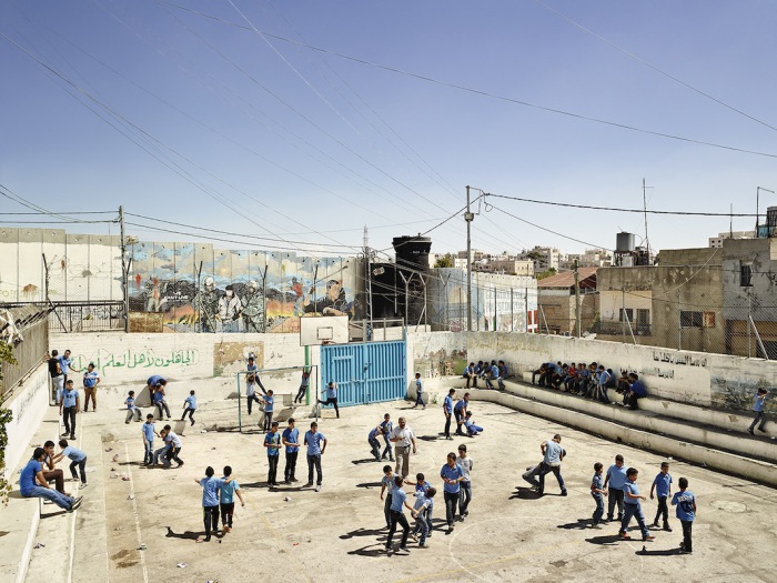 Аида – школа для мальчиков, Вифлеем, Западный берег реки Иордан (Aida Boys School, Bethlehem, West Bank).  Автор фото: James Mollison.
