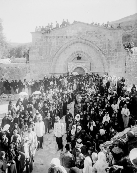 Греческие православные христиане у могилы Девы Марии, 1915 год.