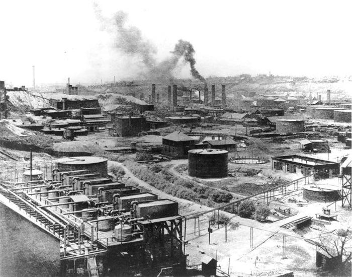 Фотография нефтеперерабатывающего завода Standard Oil Company в Кливленде, штат Огайо, 1889 год. \ Фото: img.haarets.co.il.