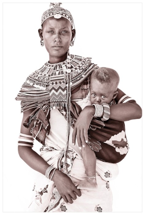 Женщина с ребёнком, Кения. Автор: John Kenny.