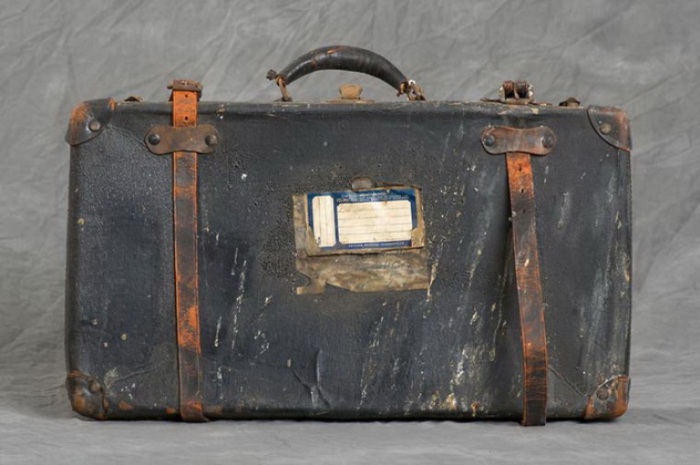 Старый чемодан найденный в психиатрической больнице Уилларда.