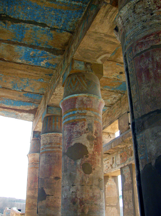 Колонна Палаточный столб, храм Тутмоса III, c. 1479-25 гг. до н.э., Карнак, Египет.