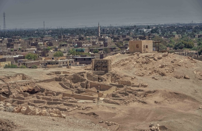 Район Дра-Абул-Нага на западном берегу Луксора, земля которого постоянно раскрывает сокровища древнего  Египта.