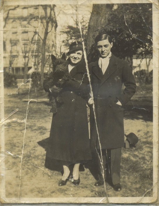 Екатерина Десницкая с сыном Чулой и своим любимым пёсиком, Франция. \ Фото: google.com.