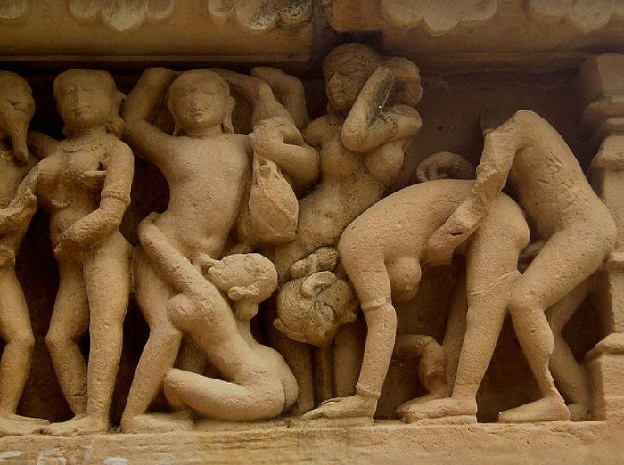 Откровенные эротические сцены, украшают ни один храм в Индии. Кхаджурахо.