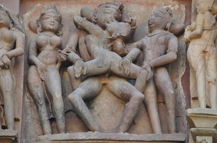 Эротические скульптуры. Деревня Кхаджурахо, Индия.