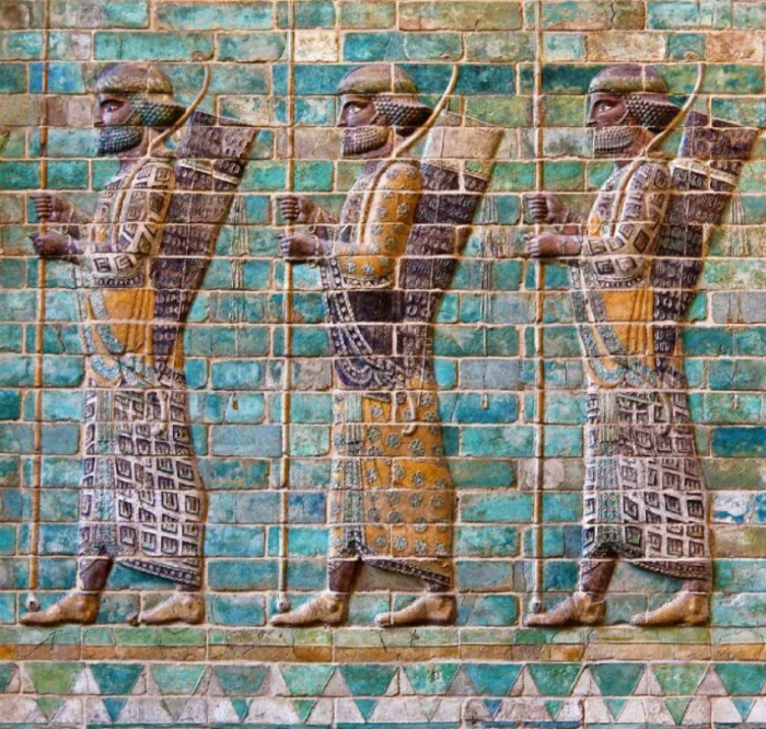 Фриз персидских бессмертных, около 510 года до н. э., Сузы. \ Фото: pinterest.ru.