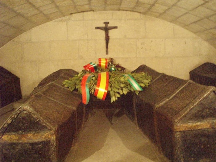 Гробы королевы Кастилии Изабеллы I и короля Арагона Фердинанда II в соборе Гранады. \ Фото: historycollection.com.