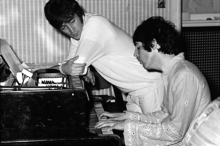 Джон Леннон и Пол Маккартни, Лондон, 1967 год. Автор: Koh Hasebe.