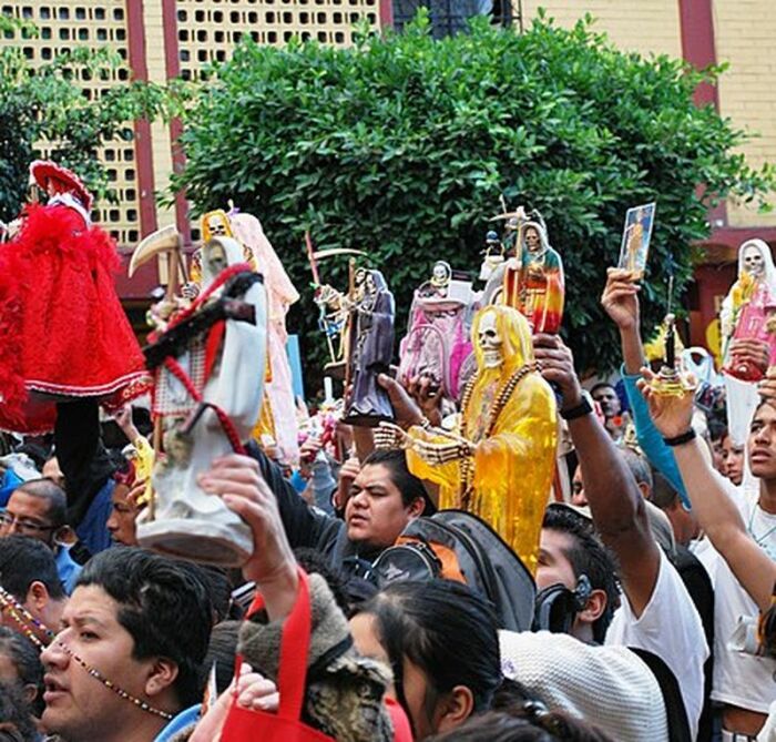 Служба в честь Санта Муэрте в Тепито, Мехико. \ Фото: en.wikipedia.org.