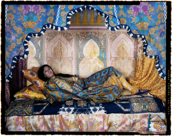 Восточная женщина. Автор работ: марокканская художница Лала Эссаиди (Lalla Essaydi). 