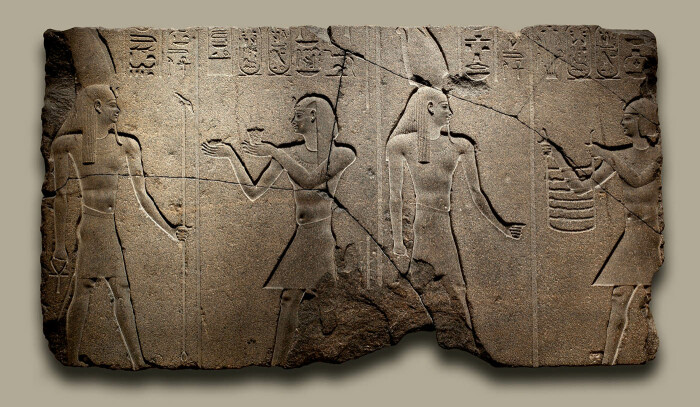 Нектанеб II и Осирис, 360-343 до н. э. \ Фото: metmuseum.org.