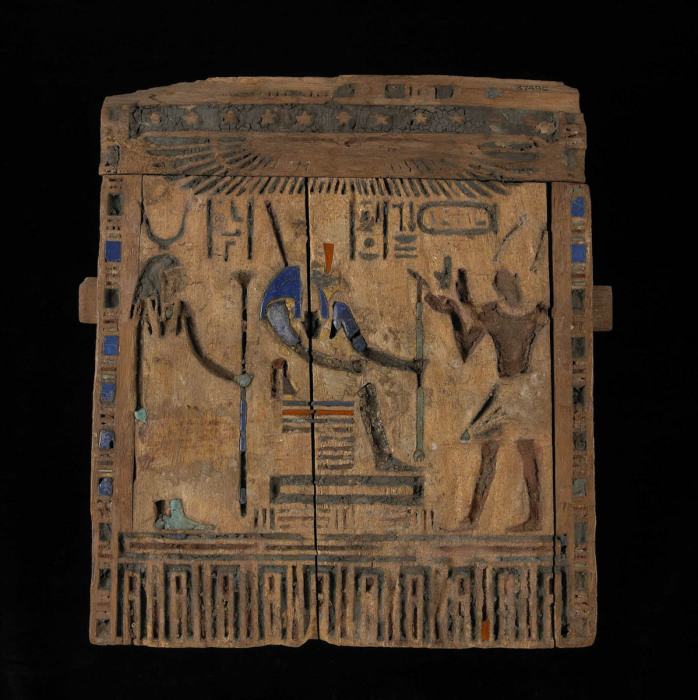 Деревянная дверь наоса с изображением Дария I, династия 27, 522-486 до н. э. \ Фото: britishmuseum.org.