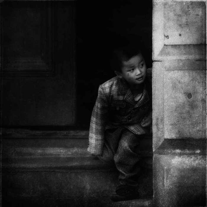 Бездомный ребенок.  Автор работ: фотограф Ли Джеффрис (Lee Jeffries).
