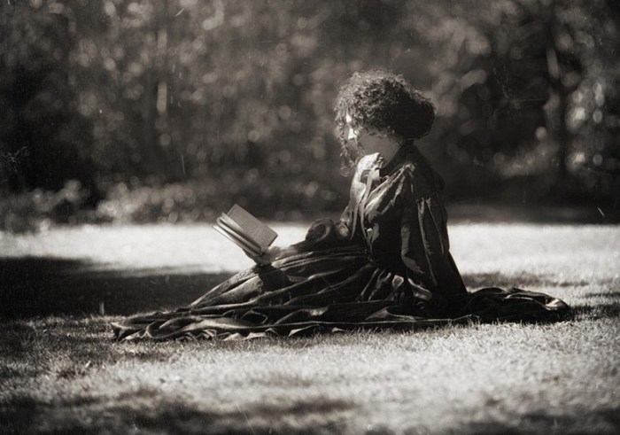 В её саду (In her garden). Автор фото: Магдалена Рассока (Magdalena Russocka).