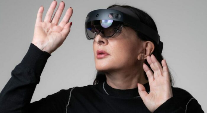 Марина Абрамович, виртуальная реальность в сотрудничестве с Microsoft, 2019 год. \ Фото: ismorbo.com.