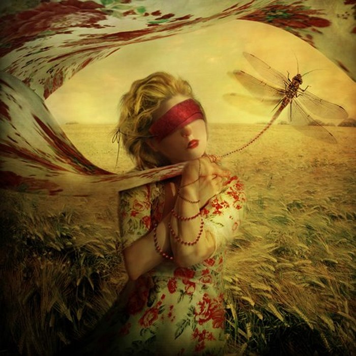Девушка со стрекозой. Автор: Marta Orlowska.