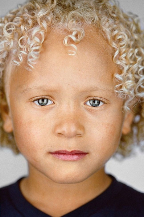 Тейден Баррелл, 5 лет. Расово-национальная принадлежность: Наполовину чёрный. наполовину белый, принадлежит к двум расам. 