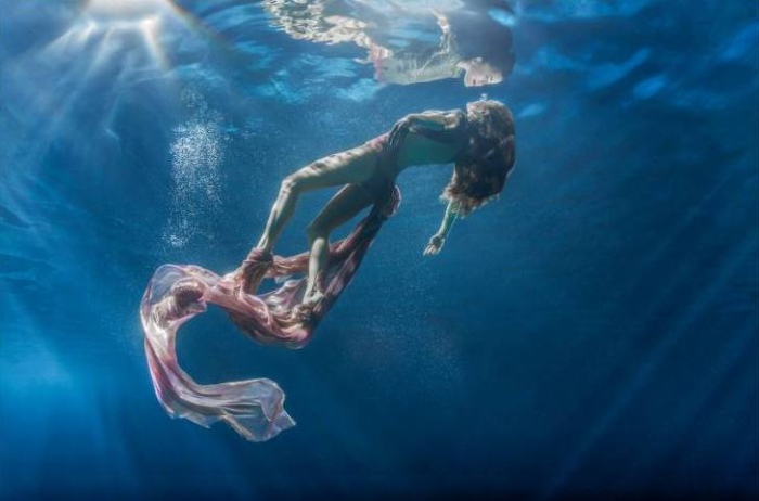 Танцы под водой. Автор фото: Майя Алмейда (Maya Almeida).