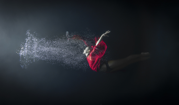 Майя Алмейда (Maya Almeida). Дождь, Серия подводный танец, цифровая фотография, 2013 год.