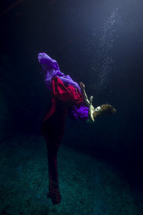 Майя Алмейда (Maya Almeida). Плавать, Серия подводный танец, цифровая фотография, 2013 год.
