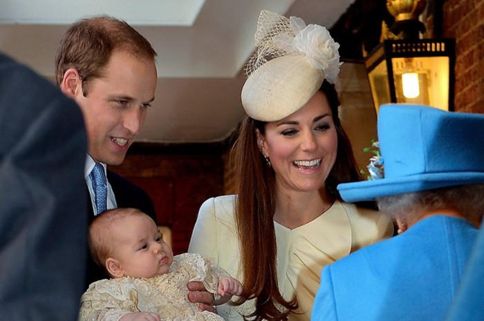 Церемония крещения принца Джорджа, сына Кейт и Уильяма и правнука королевы Елизаветы II.