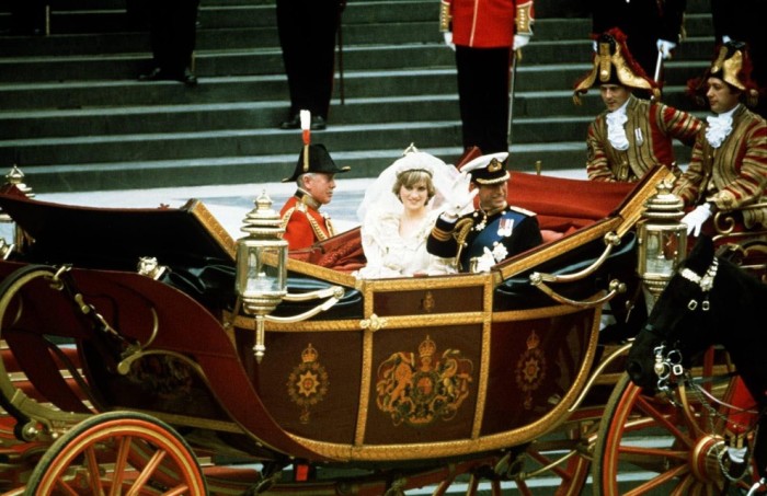 Свадебное фото принцессы Дианы и принца Чарльза. \ Фото: ilfattoquotidiano.it.