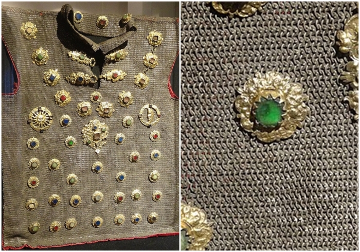 Слева направо: Кольчужная рубаха царя Имеретии Александра III (очень мелкие плоские клёпаные кольца, усиление массивными бляхами), середина XVII века. \ Крупный план.