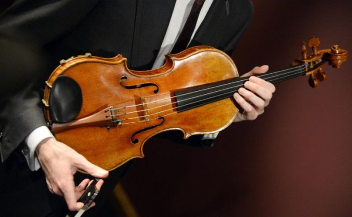 Скрипка, сделанная Антонио Страдивари в 1719 году. | Фото: news.yahoo.com