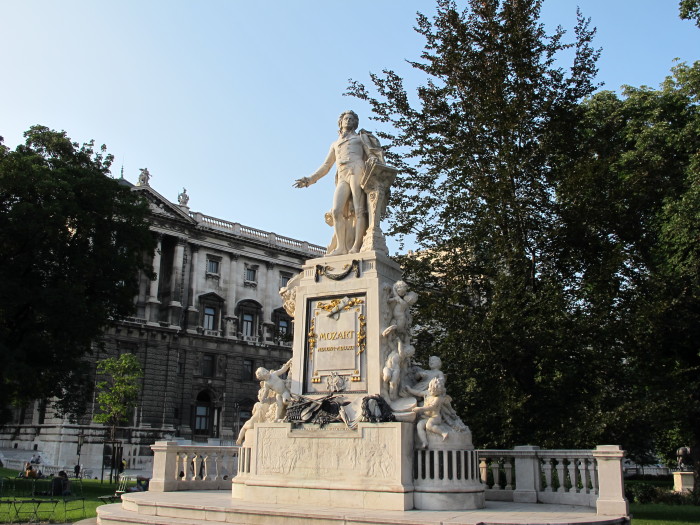 Памятник Моцарту в Вене. \ Фото: uk.m.wikipedia.org.