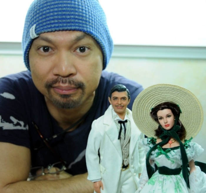 Ноэль Круз с куклами героев фильма «Унесенные ветром». Автор: Noel Cruz.