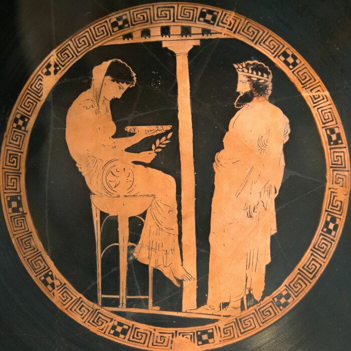 Краснофигурная чаша для питья, изображающая Пифию, дающую совет в Дельфах, 5 век до н. э. \ Фото: co.pinterest.com.