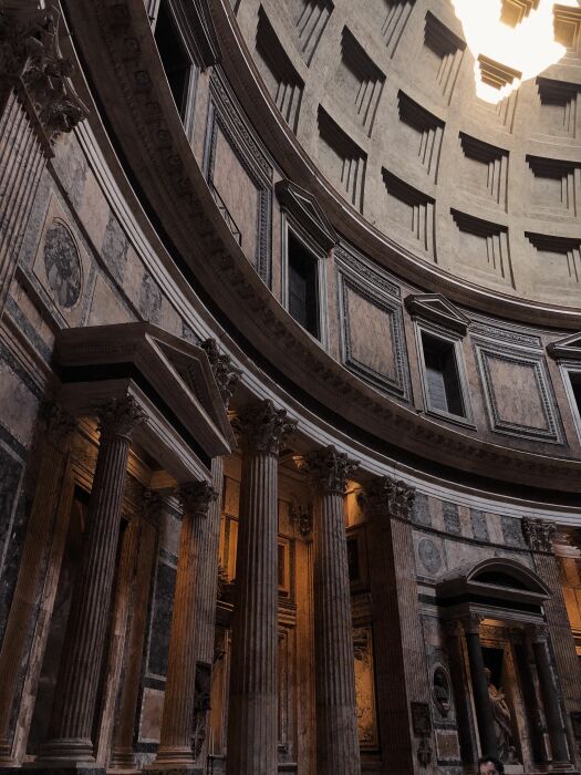 Внутренний вид Пантеона. \ Фото: pinterest.fr.