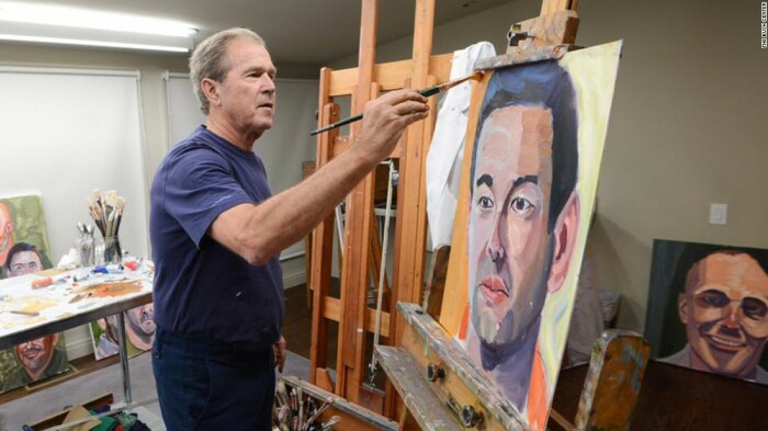 Джордж Буш-младший пишет портрет. \ Фото: edition.cnn.com.