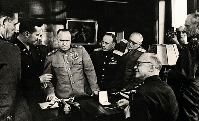 Жуков и Эйзенхауэр, 1945 год.  Фото: periskop.su.